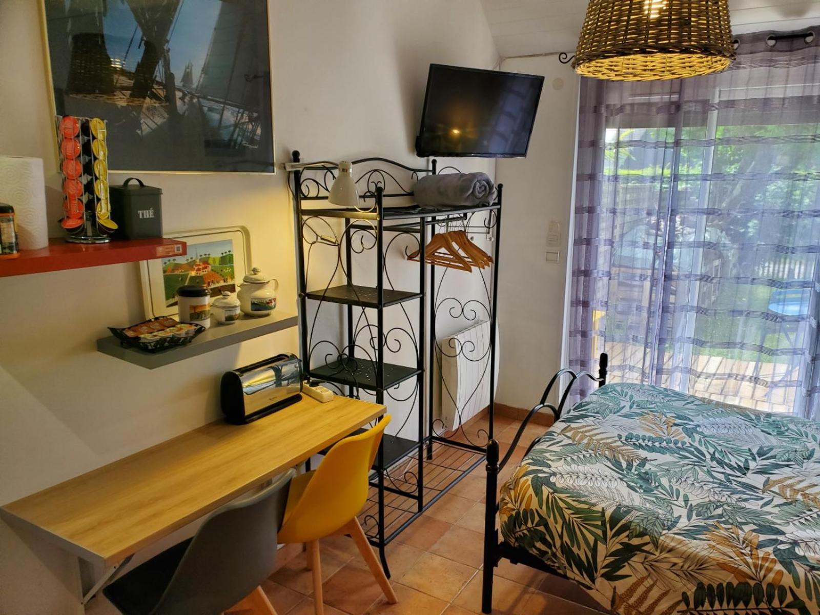 Apartment Au Calme, Dans Village Tranquille